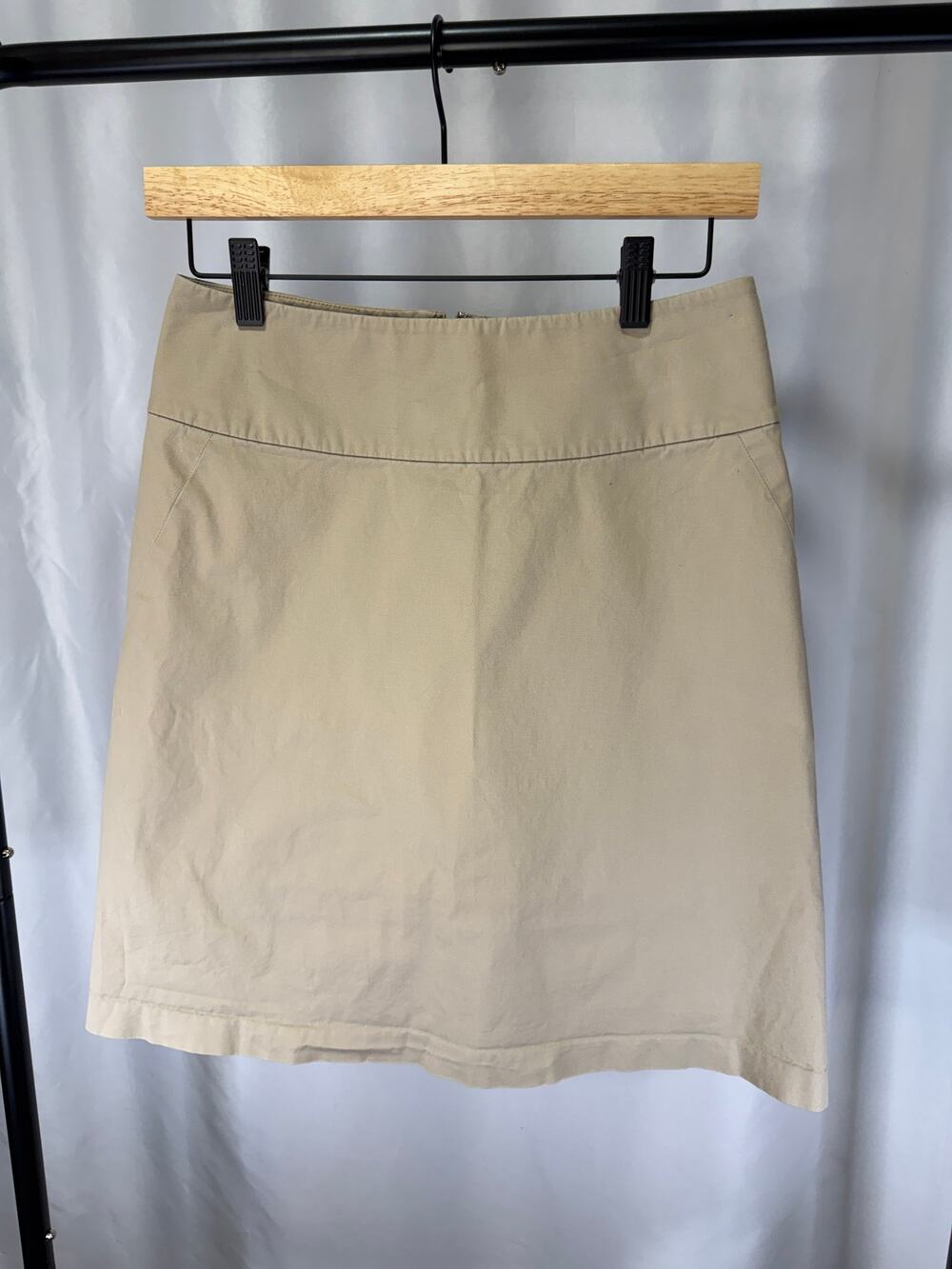 Banana Republic Women’s Size 2 Beige Stretch A-Line Skirt Side Zip Career